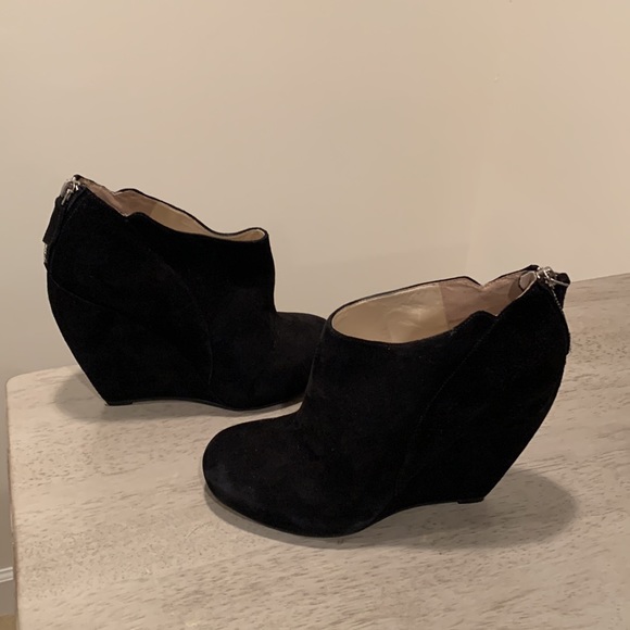 Never worn Black wedge tall wedge heeled suede booties 9.5 - Picture 4 of 9